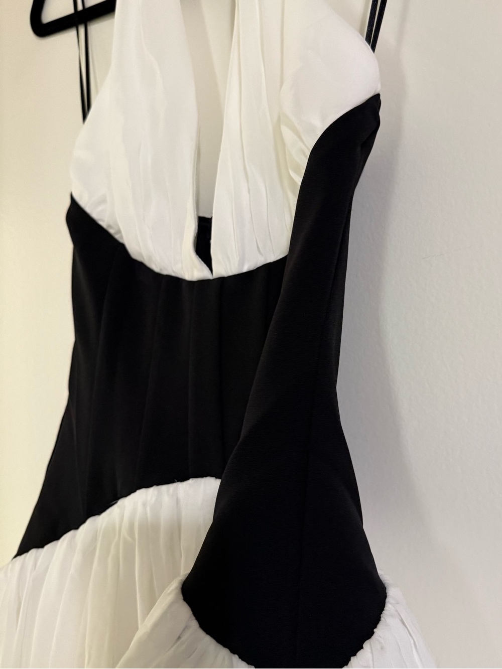 NWT Leau Harper Contrast Corset Halter Mini Dress - Picture 7 of 16